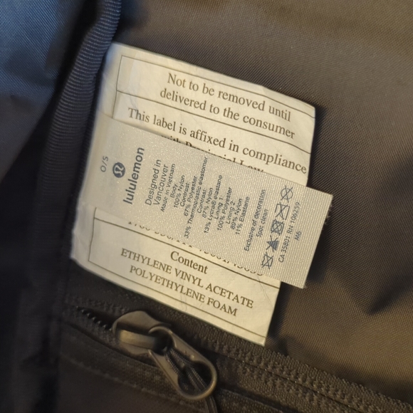 Lululemon Black Backpack Circa 2009 - Picture 10 of 10